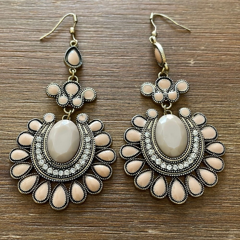 Dangle earrings